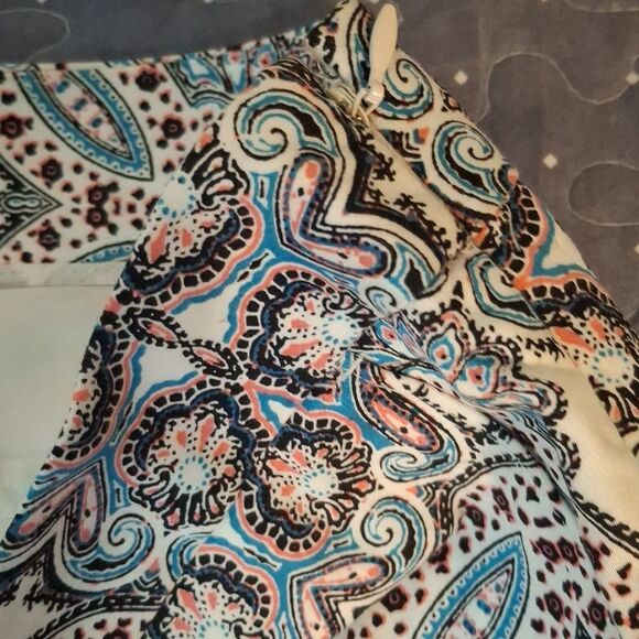 Express Patterned Women's Shorts size 2 - Picture 3 of 6